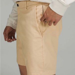 Lululemon Commission Short Classic 7’ NWT Size 34 (Prosecco/White)